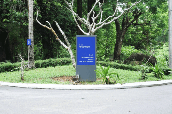 independence-hotel-directional-disable-parking-animal-caution-lobby-villa-environment-blue-pool-bar-beach-name-village-reception-totem-signage-work-by-capital-arts-cambodia independence-hotel-directional-disable-parking-animal-caution-lobby-villa-environment-blue-pool-bar-beach-name-village-reception-totem-signage-work-by-capital-arts-cambodia