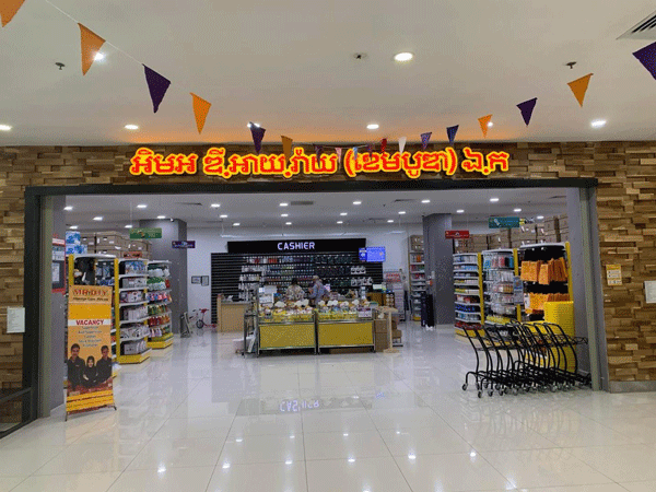 Retail-shop-front-Facia-work-by-capital-arts